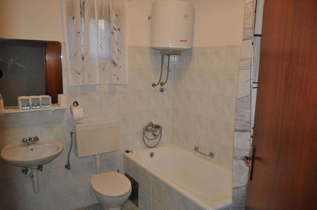 Apartment Drenovica Πούλα Δωμάτιο φωτογραφία