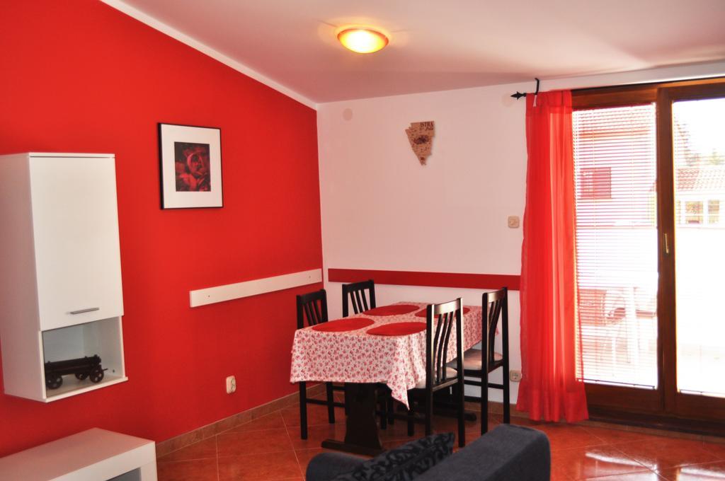 Apartment Drenovica Πούλα Δωμάτιο φωτογραφία