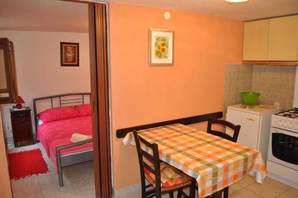 Apartment Drenovica Πούλα Δωμάτιο φωτογραφία